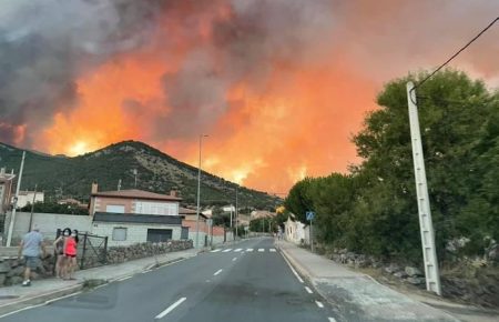 Экстремальные температуры и лесные пожары: в Испании эвакуируют людей (видео)
