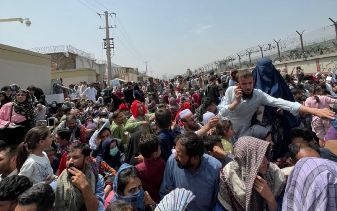 Таліби перешкоджають евакуації з Кабула, щонайменше 70 людей не змогли потрапити до аеропорту