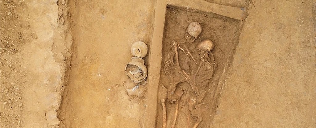«У вічних обіймах» — у Китаї знайшли поховання пари віком 1,5 тисячі років