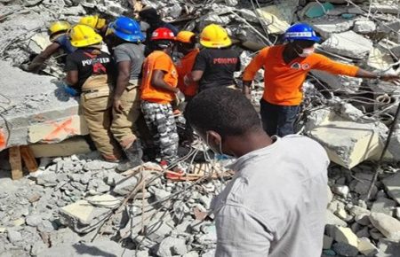 У Гаїті під завалами знайшли 24 людей, які вижили після землетрусу