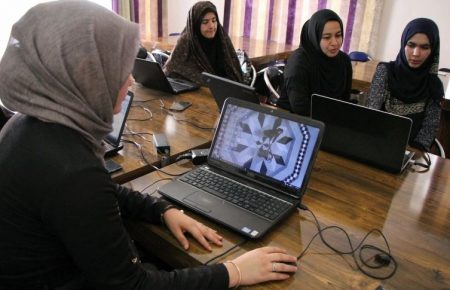 Чего женщинам ожидать от талибов? Мнение правозащитницы