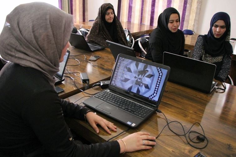 Чего женщинам ожидать от талибов? Мнение правозащитницы