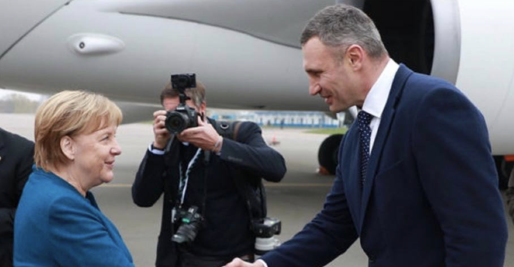 Кличко прибыл в аэропорт Борисполь для встречи  Ангелы Меркель, но его не пропустили (видео)