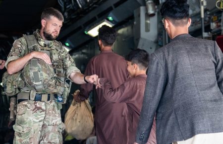 Міноборони Британії випадково розкрило дані афганців, які хочуть евакуюватися — BBC