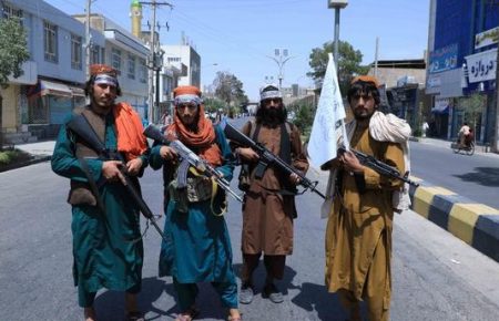 Талибы приказали женщинам в Афганистане оставаться дома, потому что боевики «могут плохо с ними обращаться»