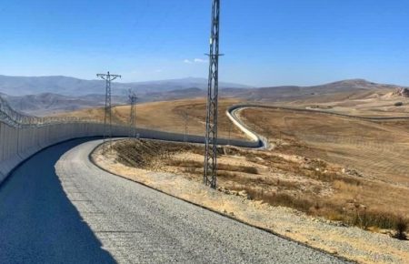 Туреччина будує стіну на кордоні з Іраном, щоб запобігти напливу біженців з Афганістану