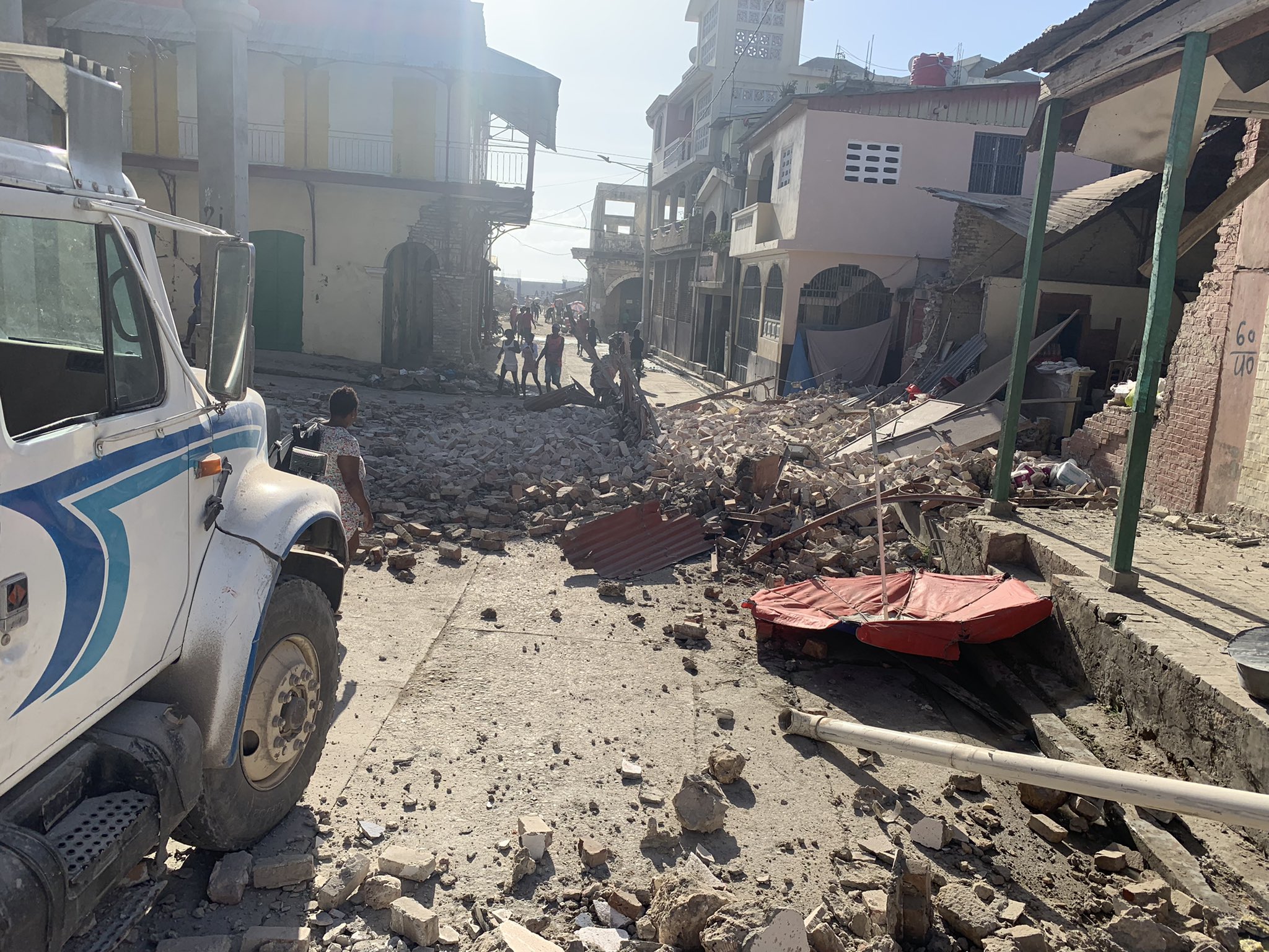 Кількість жертв землетрусу на Гаїті зросла до 724 людей