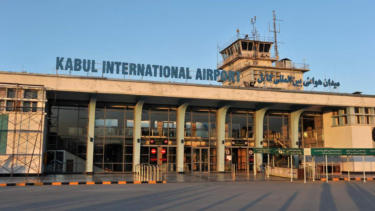 Украинский самолет эвакуировал из Кабула украинцев и еще граждан 4 стран — Кулеба