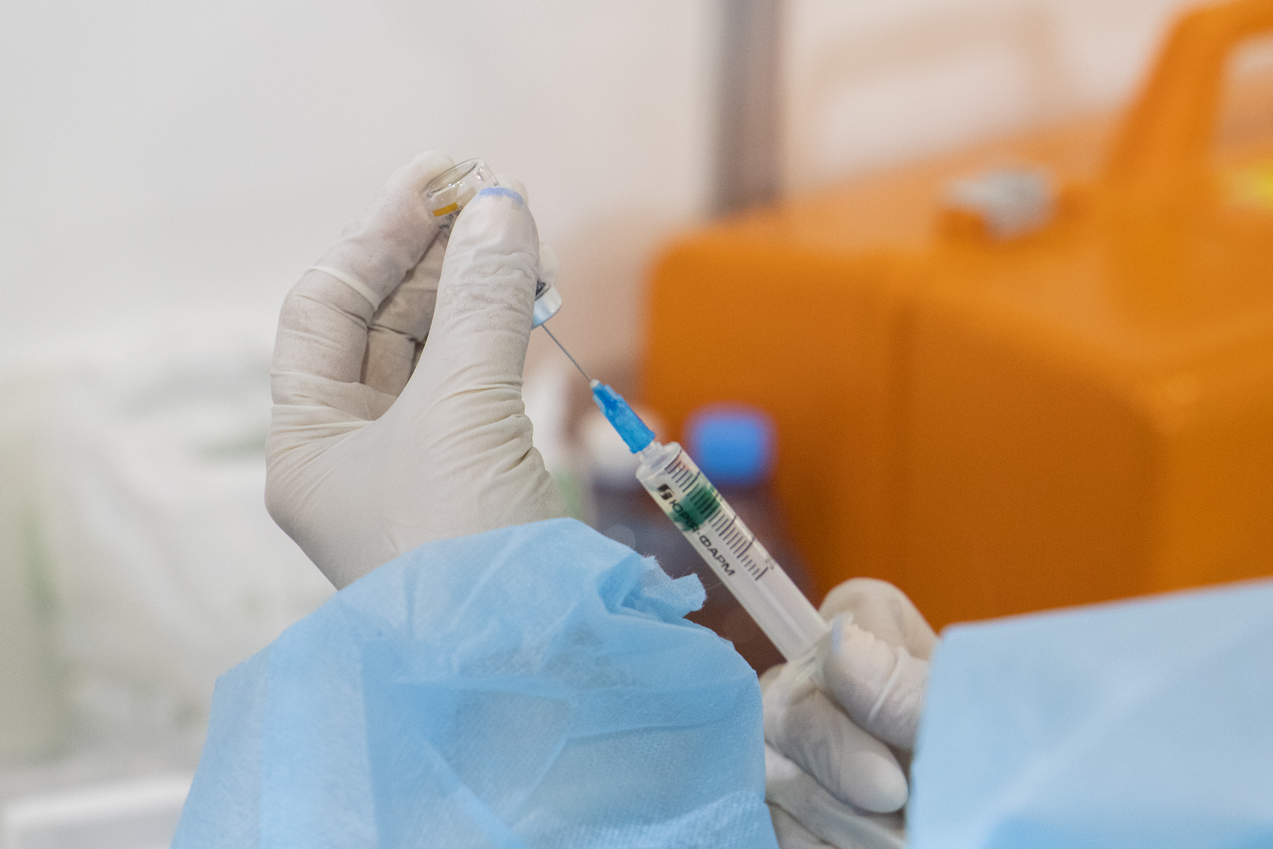 «Збільшувати чи скорочувати терміни меж введенням доз мають виробники вакцин» — епідеміологиня