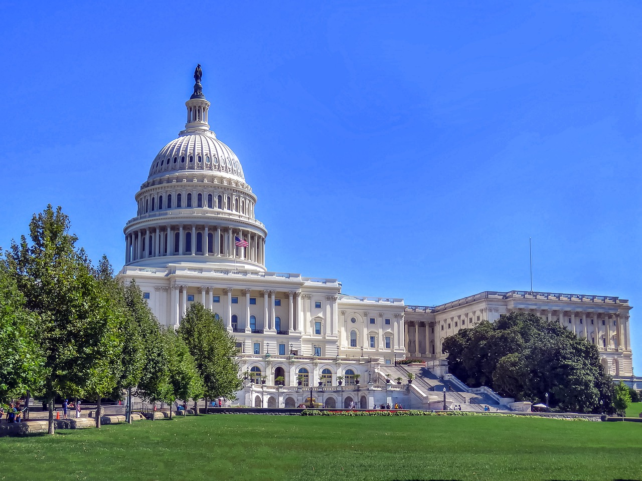 Конгрес США схвалили законопроєкт про інфраструктуру на трильйон доларів