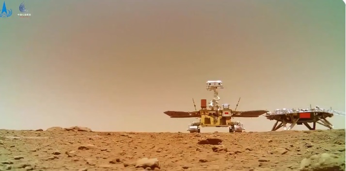 Китайский марсоход Zhurong сделал новые фото Красной планеты