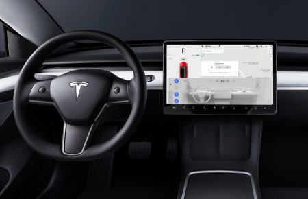 У США Tesla з увімкненим автопілотом в'їхала у патрульну автівку