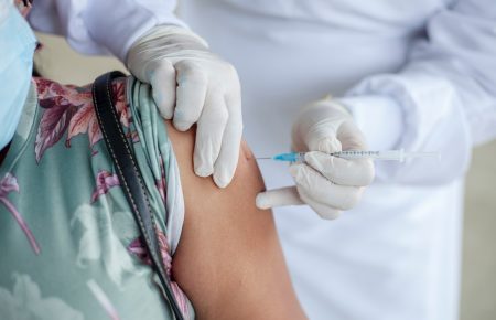 У США повністю схвалили вакцину Pfizer проти коронавірусу, Байден закликав вакцинуватися