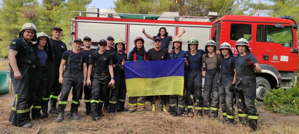 Українські вогнеборці продовжують допомагати гасити пожежі у Греції (ФОТО, ВІДЕО)