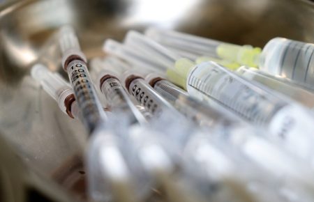 Из-за штамма «Дельта» эффективность вакцин от коронавируса упала на 25% — CDC