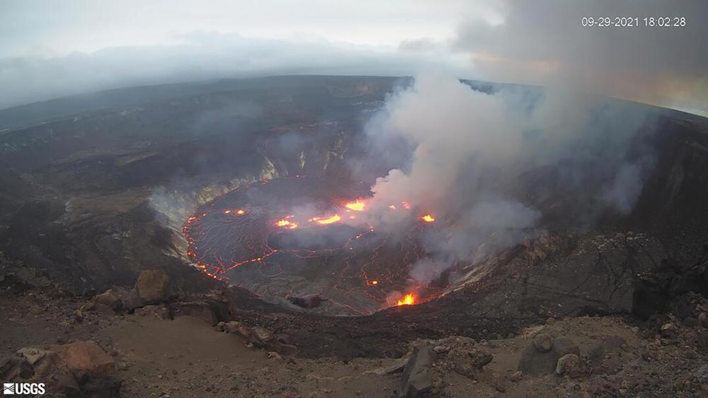 Один из самых активных вулканов начал извергаться на Гавайях (фото)