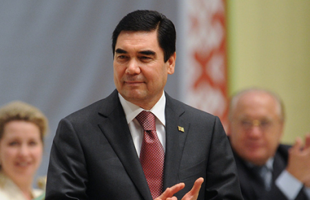 Парламент Туркменистана наградил президента Бердымухамедова медалью «Отважный туркмен»