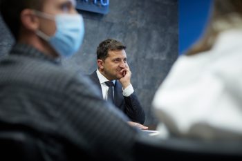 Чому із Зеленського роблять носія «добрих новин»? Чому із Зеленського роблять носія «добрих новин»?