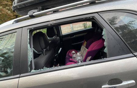 У Києві продюсеру гурту «Антитіла» цеглиною розбили вікно машини