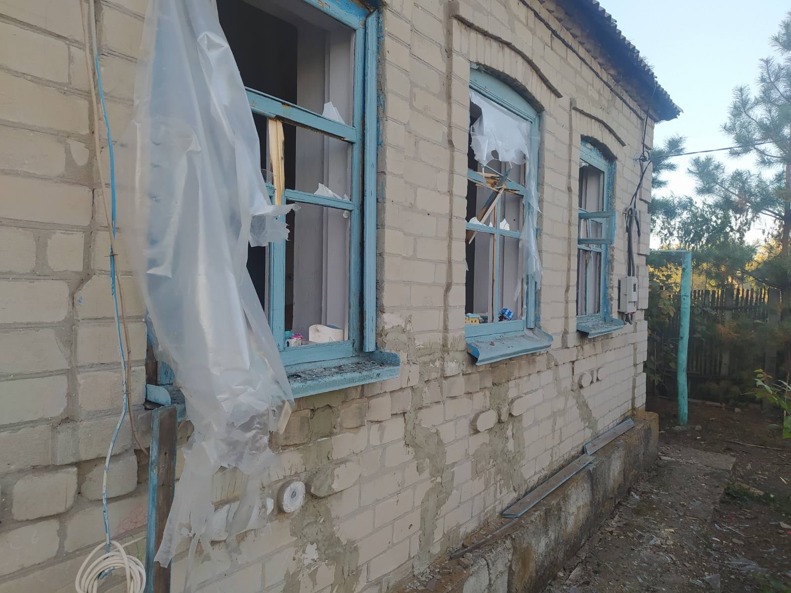 Обстріл Тарамчука на Донеччині: пошкоджені житлові будинки та лінії електропередач