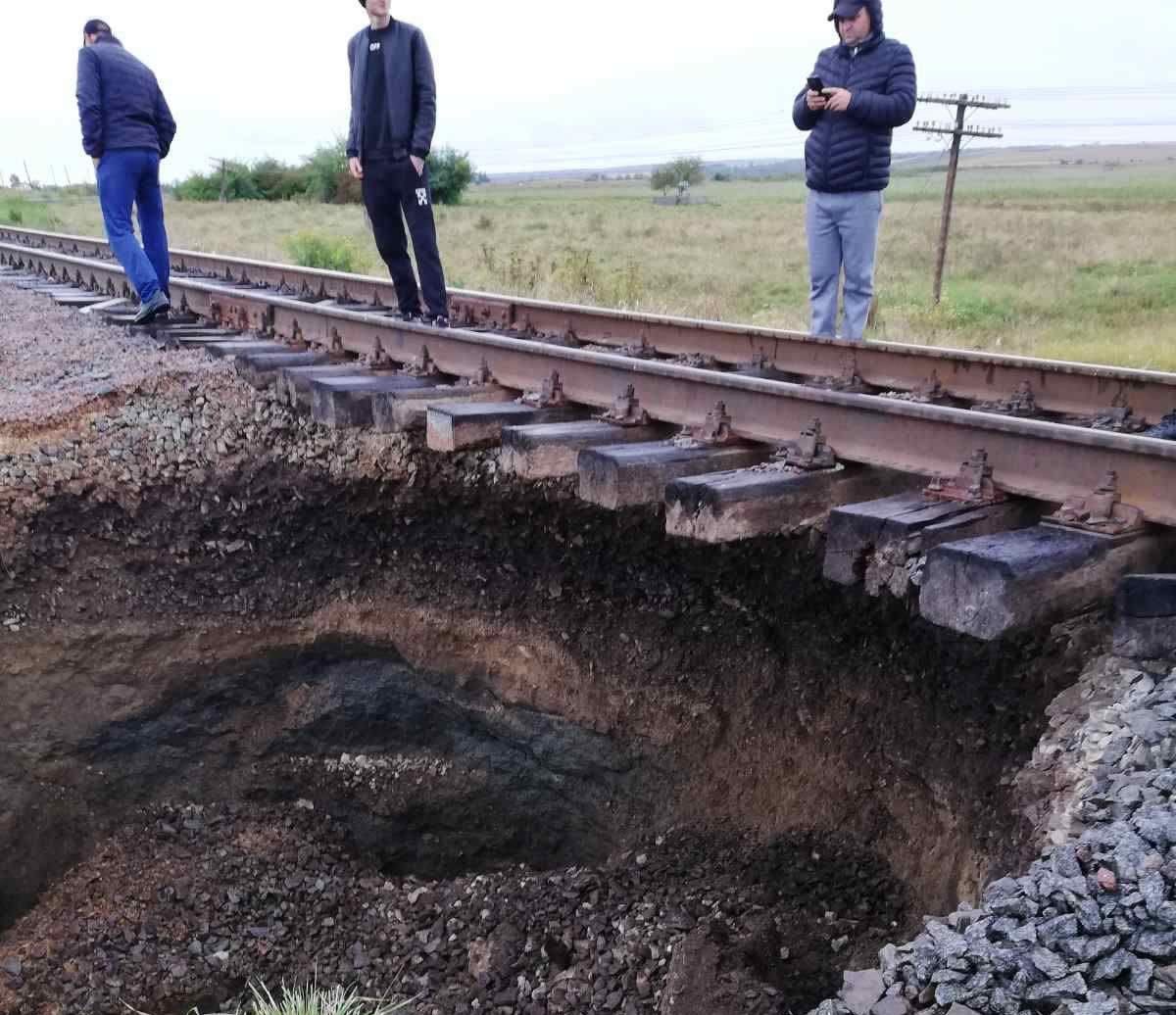На перегоні Новоселиця-Мамалига провалився ґрунт: УЗ змінила маршрут поїзду №118