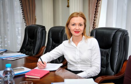Шлюбні контракти стають популярнішими, минулого року в Україні уклали майже 3 тисячі — юристка