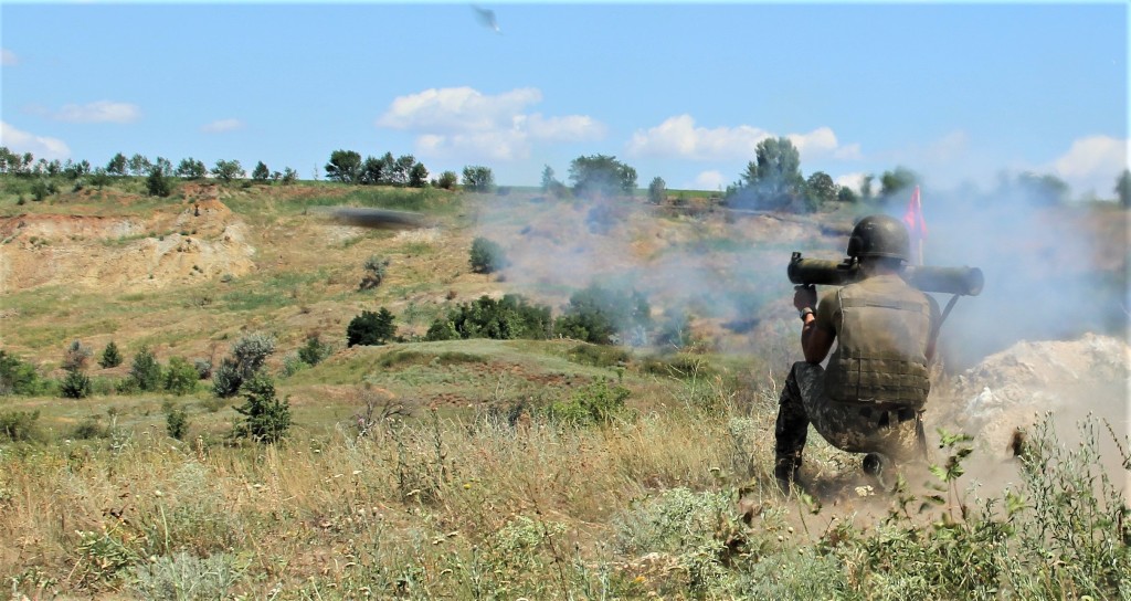 В августе и сентябре обстрелы боевиками украинских позиций на Донбассе значительно усилились — ООС