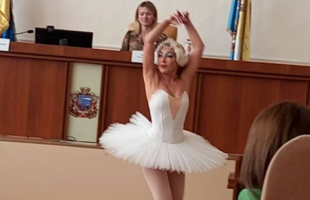 На Одесчине чиновница станцевала балет в горсовете (видео)