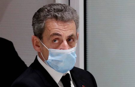 Экс-президента Франции Саркози приговорили к году заключения, он сможет отбывать наказание дома