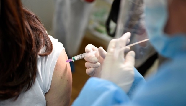 В Украине разрешили комбинировать вакцины Moderna и Pfizer
