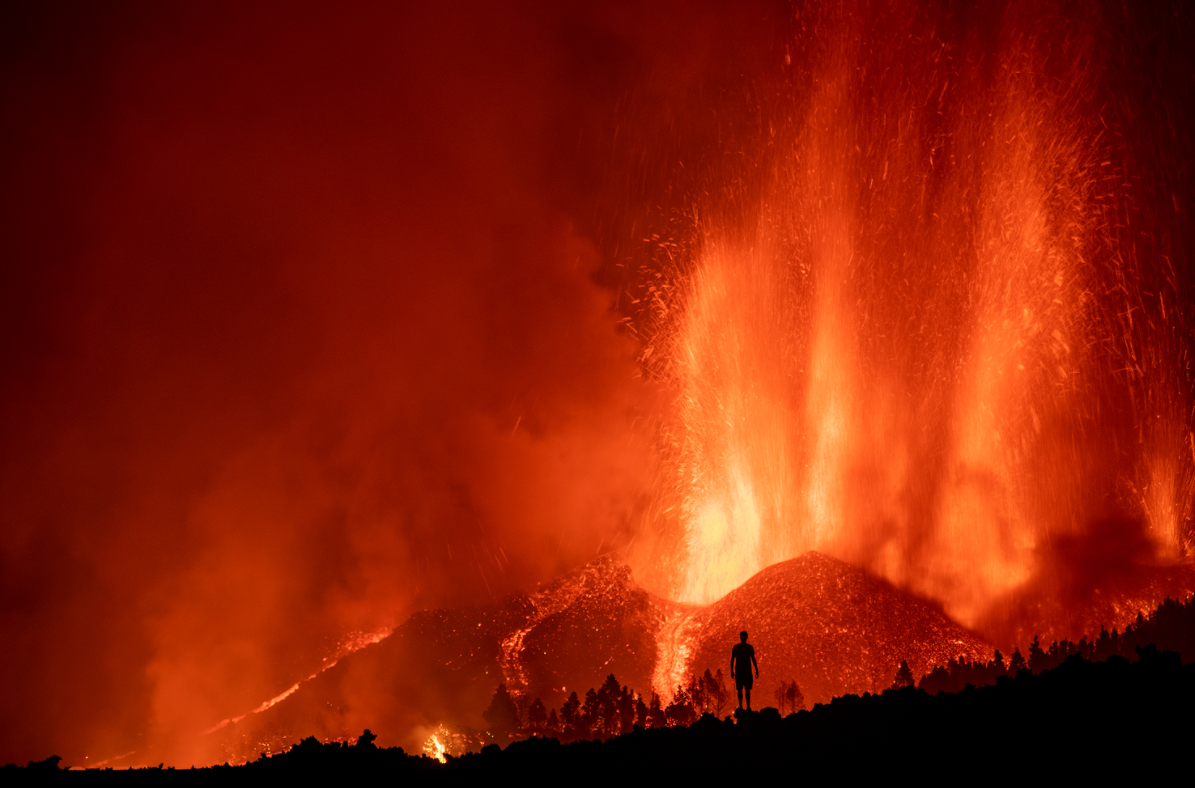 Виверження вулкану на Канарських островах: лава зруйнувала сотні будинків, понад 5 тисяч людей евакуйовані