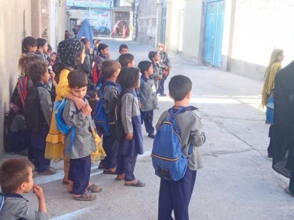 Министерство образования Талибана призвало учеников и учителей мужского пола вернуться в школу