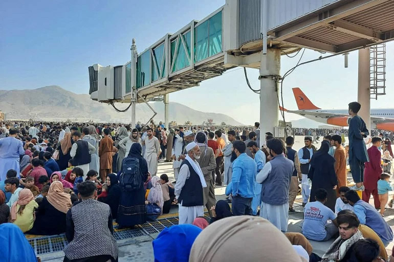 Аэропорт Кабула восстанавливает работу, 200 иностранцев уже ждут вылета