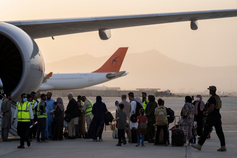 Таліби дозволили вивезти іноземців комерційними рейсами, із Кабула вилетіли 2 громадян України