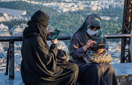 Таліби зобовʼязали афганських студенток носити нікаби і навчатись окремо від чоловіків