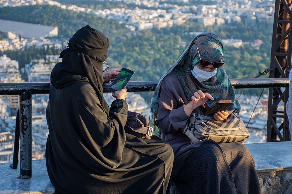 Таліби зобовʼязали афганських студенток носити нікаби і навчатись окремо від чоловіків