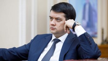 Разумкова и Банковую поссорили рейтинги, а не закон об олигархах — политолог