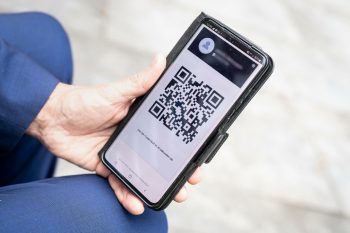 Київ у «червоній» зоні: як перевірятимуть сертифікати вакцинації у транспорті та ТРЦ? Київ у «червоній» зоні: як перевірятимуть сертифікати вакцинації у транспорті та ТРЦ?