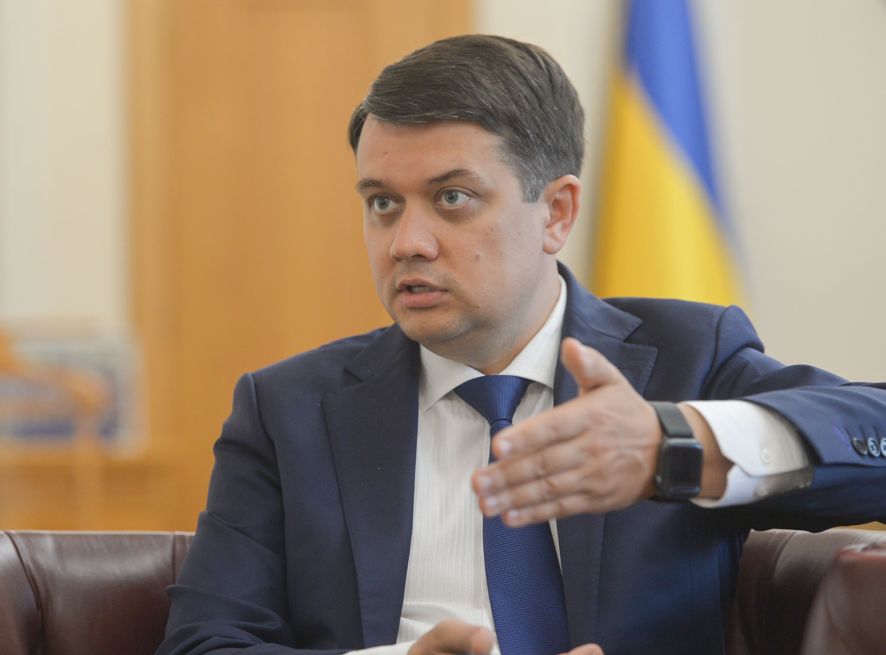 «Слуга народа» имеет право отправить в отставку Разумкова, но согласно процедуре — Евгений Магда