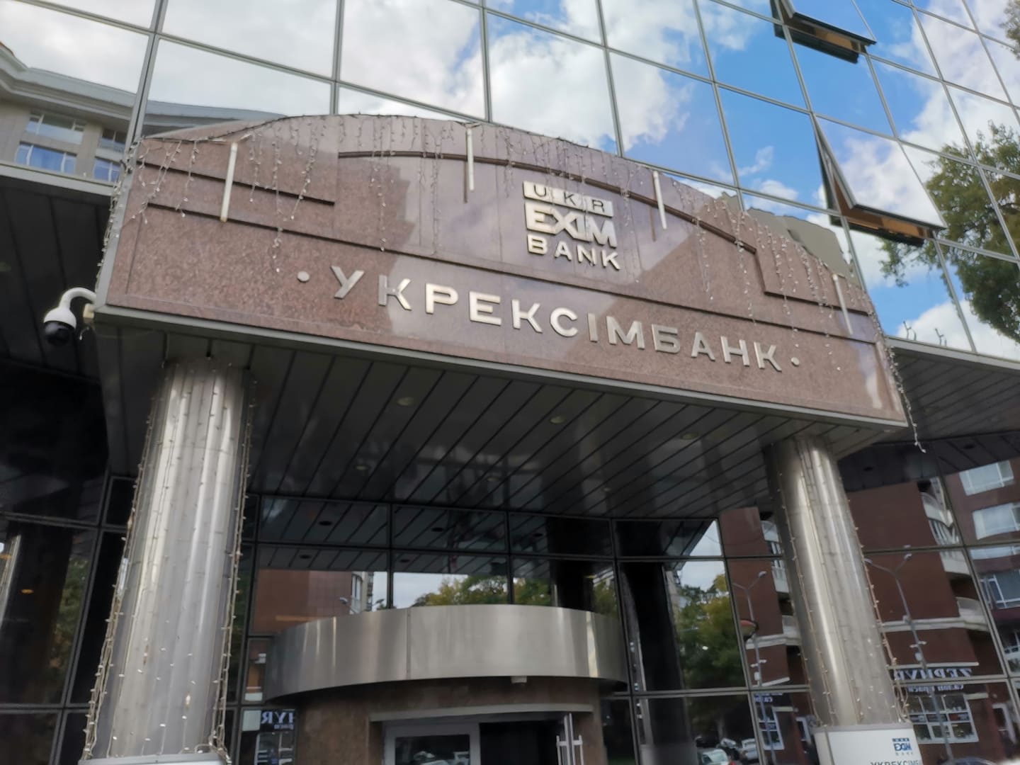 Відстороненому керівнику «Укрексімбанку» Мецгеру вручили підозру за перешкоджання роботі журналістів «Схем»