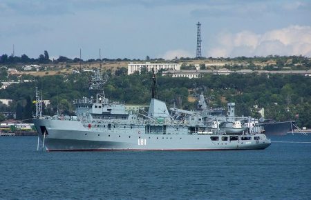 Судно ВМС України, яке зазнало лиха біля острова Зміїний, повернулось до Одеси