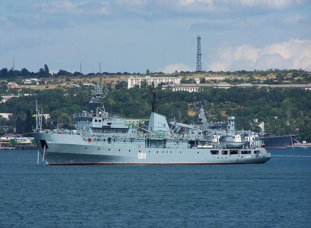 Судно ВМС України, яке зазнало лиха біля острова Зміїний, повернулось до Одеси