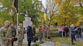 9 років на дозвіл: У Києві встановили пам’ятний знак борцям та борчиням за незалежність України