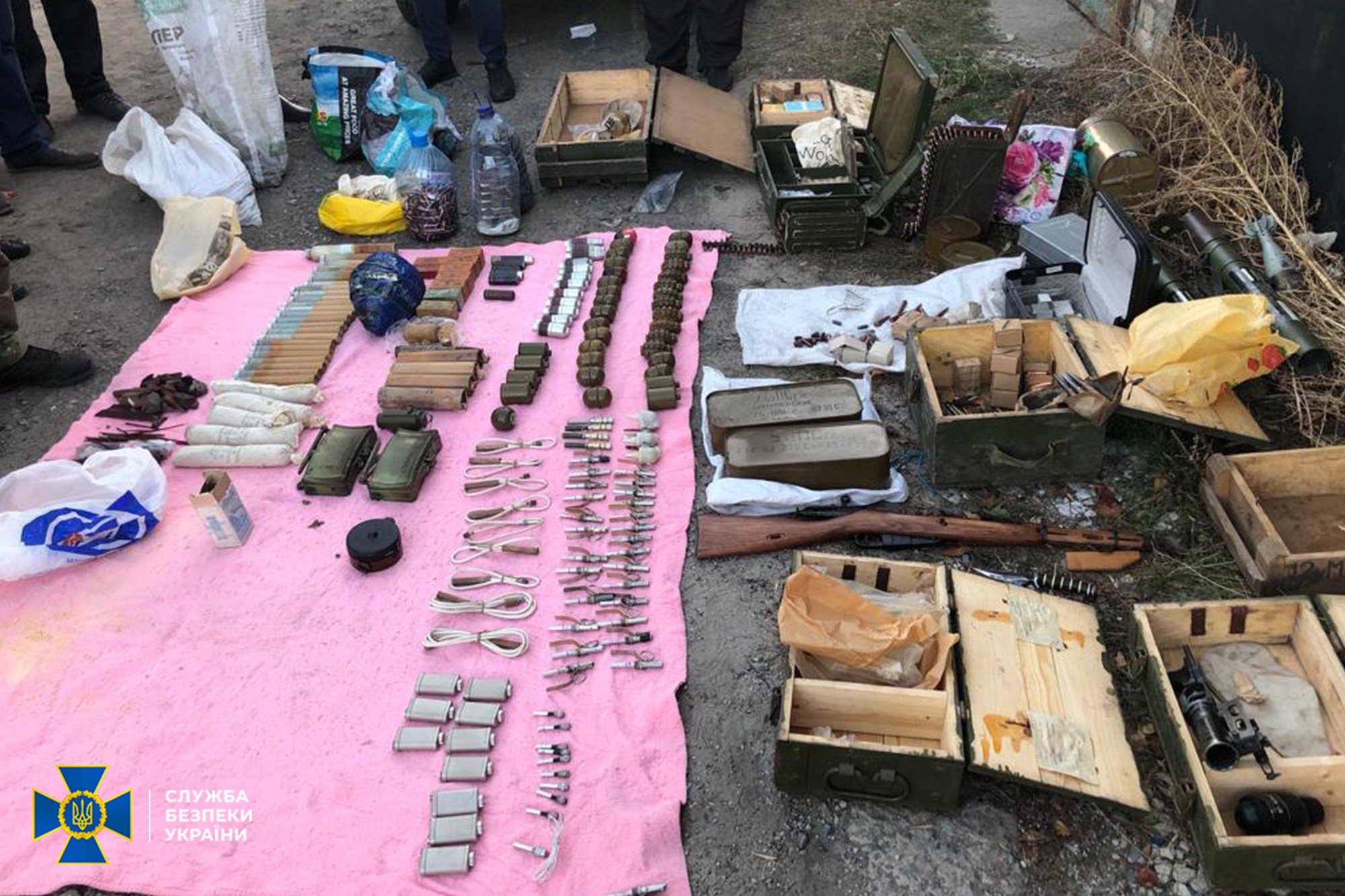 Полицейский полка спецназначения «Киев»  торговал оружием и боеприпасами из района проведения ООС — СБУ (видео)