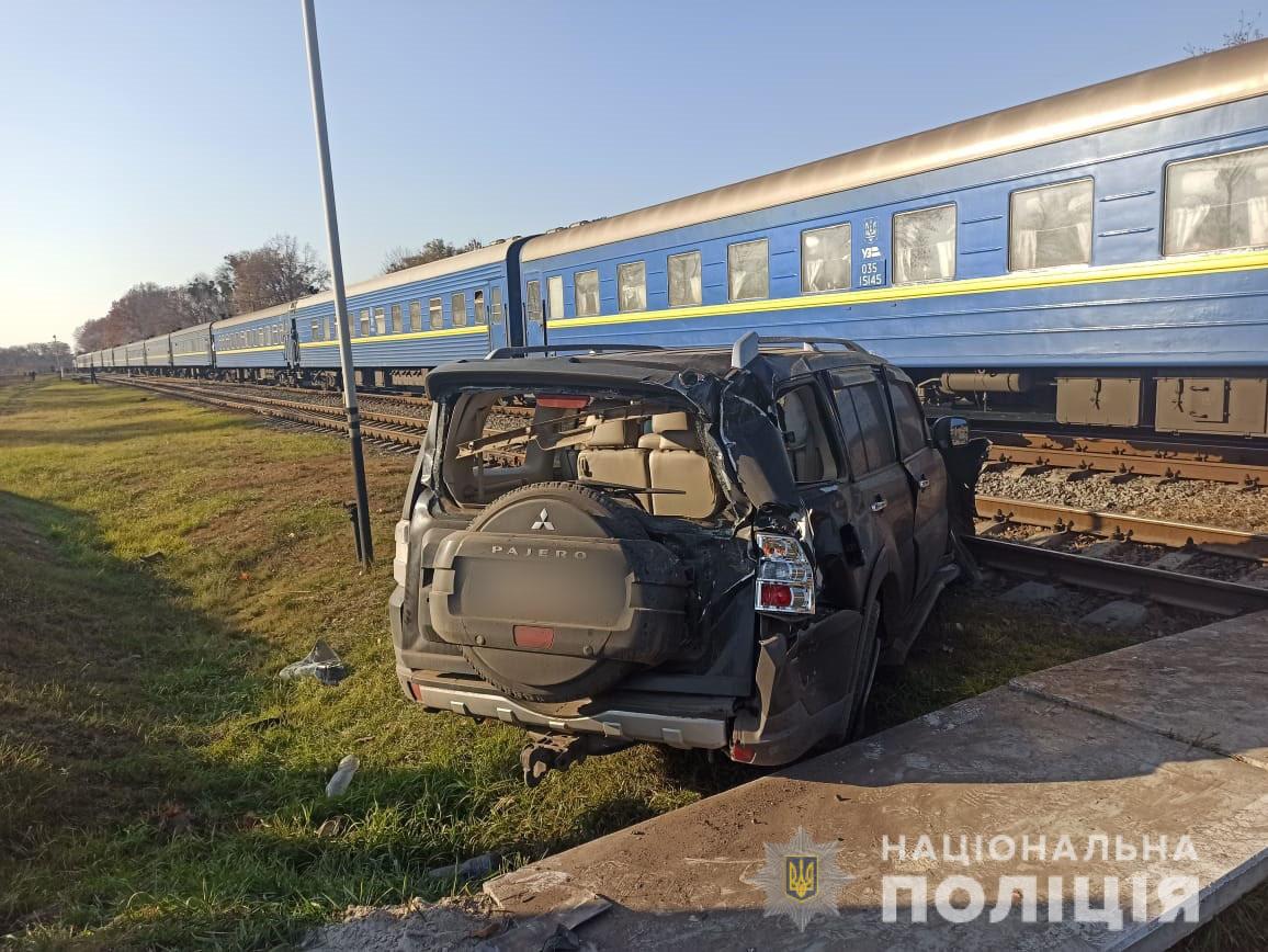 На Харківщині водійка виїхала на залізничний переїзд: її госпіталізували