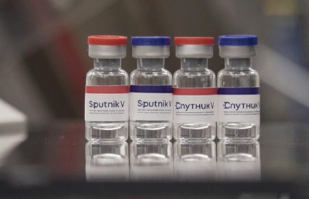 The Sun: Британські спецслужби заявили, що РФ вкрала формулу для розробки вакцини «Спутник V»