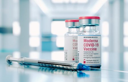 У Євросоюзі дозволили введення третьої дози вакцини Moderna