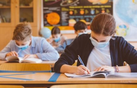 В Минздраве инициируют досрочное начало школьных каникул из-за большой заболеваемости среди детей