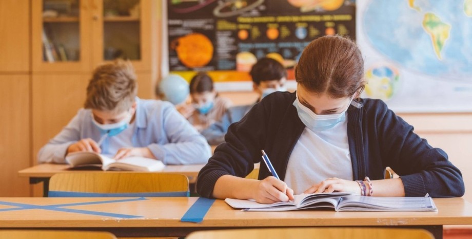 В Минздраве инициируют досрочное начало школьных каникул из-за большой заболеваемости среди детей