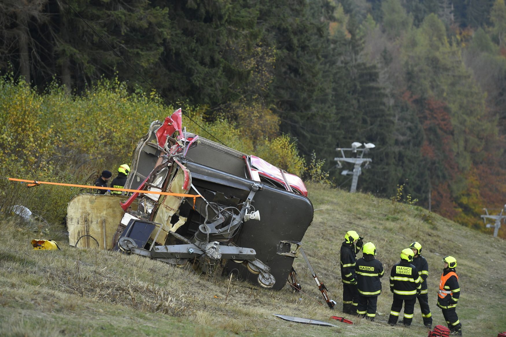 У Чехії впала кабіна канатної дороги: загинув машиніст, людей з сусідньої кабіни евакуювали